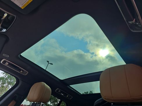 New 2025 Land Rover Range Rover SE image 30