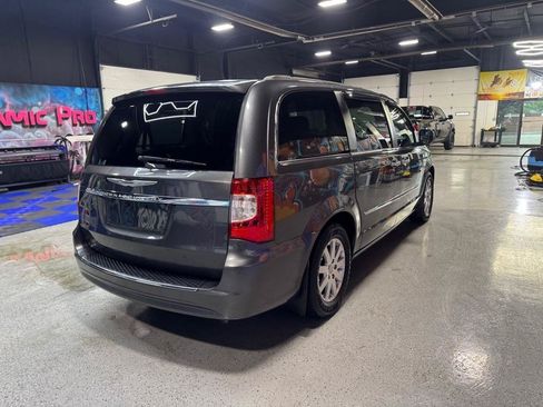 Used 2015 Chrysler Town & Country Touring w/ Driver Convenience Group FWD image 5