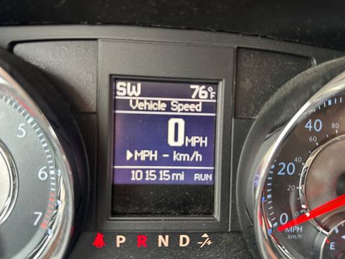 Used 2015 Chrysler Town & Country Touring w/ Driver Convenience Group FWD image 11