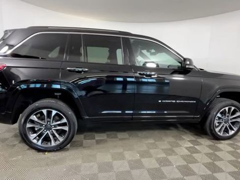 Used 2023 Jeep Grand Cherokee Overland w/ Luxury Tech Group IV AWD/4WD image 3