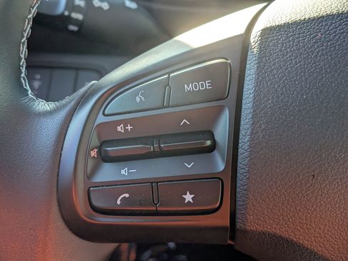 Used 2024 Hyundai Venue SEL image 21