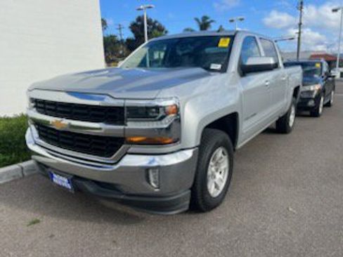 Used 2018 Chevrolet Silverado 1500 LT w/ All Star Edition image 4