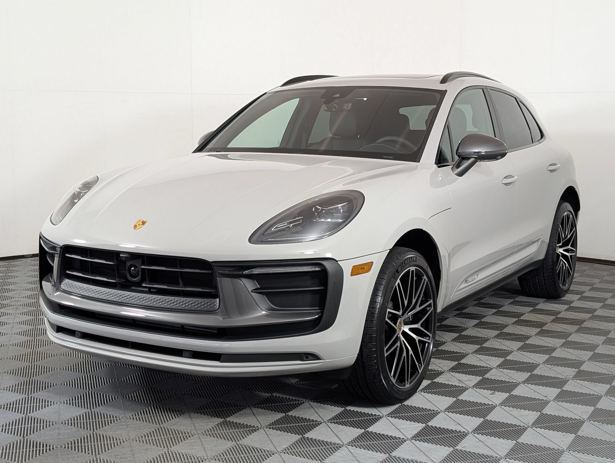 Used 2026 Porsche Macan Turbo AWD/4WD image 1
