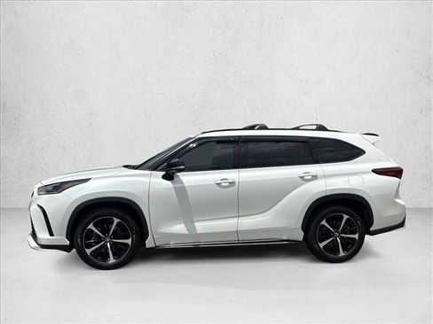 Used 2021 Toyota Highlander XSE FWD image 8