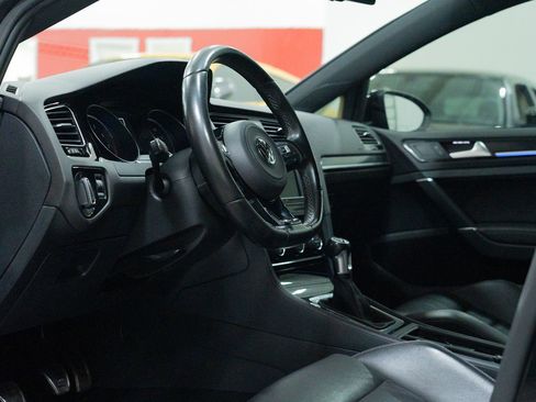 Used 2016 Volkswagen Golf 4-Door image 15