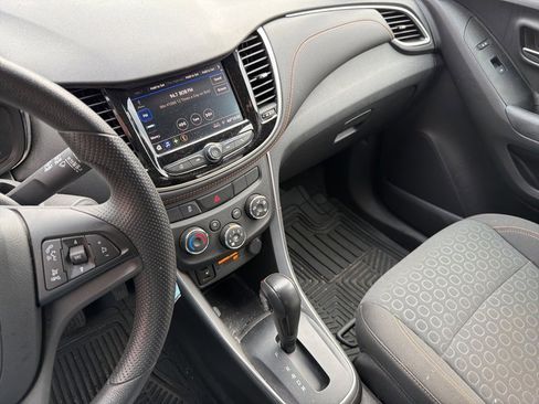 Certified 2022 Chevrolet Trax LS w/ Tint and Cruise Package image 24