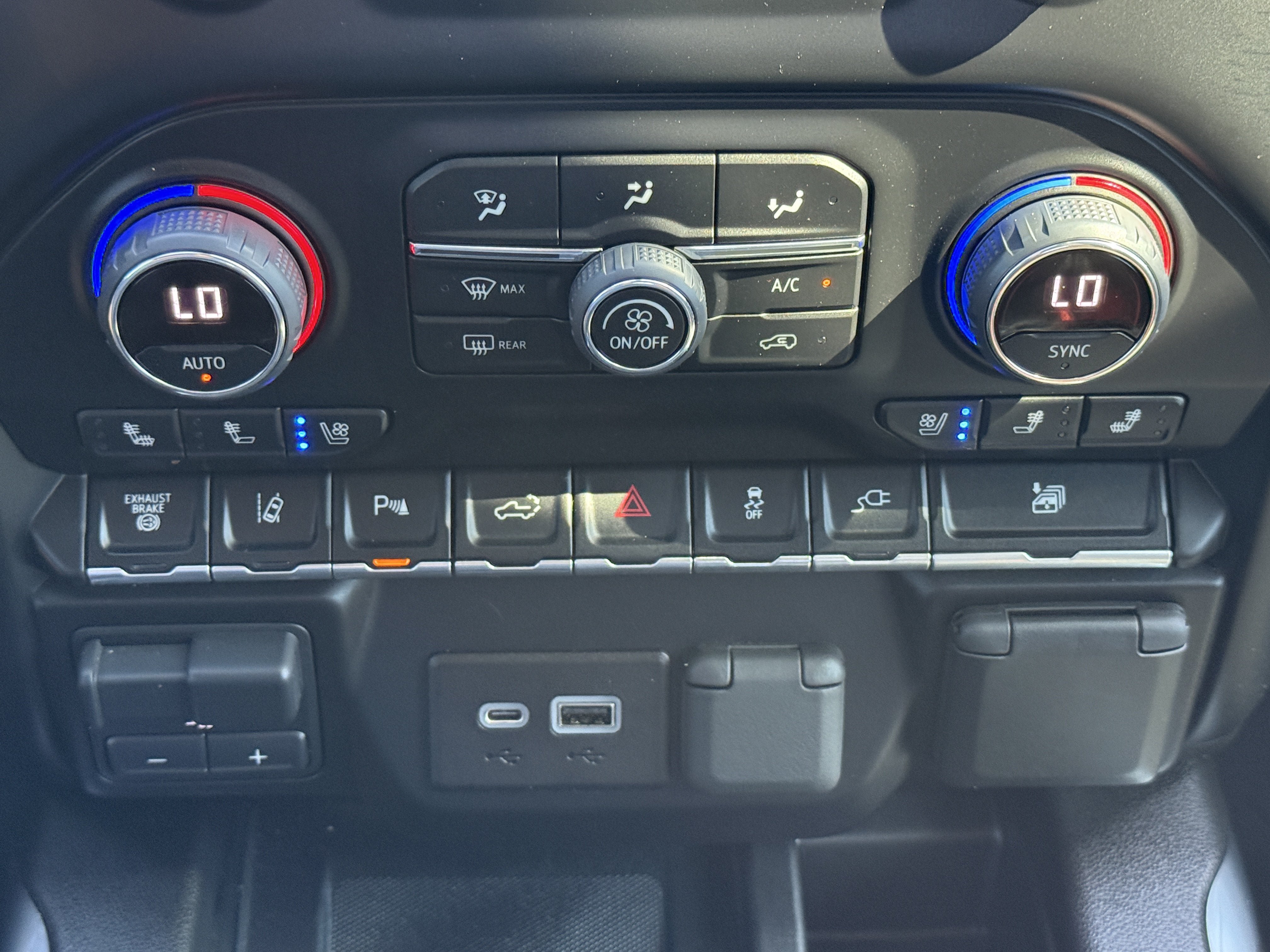 Used 2022 Chevrolet Silverado 3500 LTZ w/ LTZ Convenience Package AWD/4WD image 27
