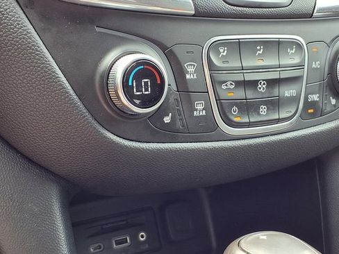 Used 2020 Chevrolet Equinox LT FWD image 5
