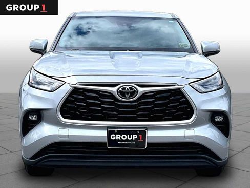 Certified 2021 Toyota Highlander LE AWD/4WD image 4