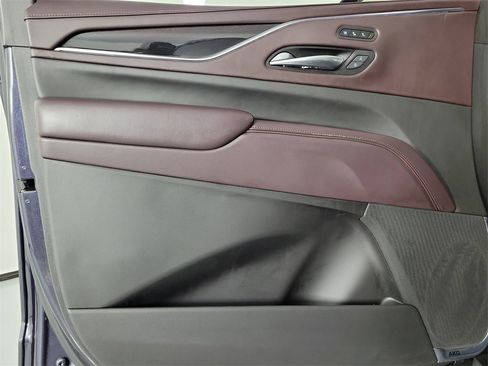 Used 2023 Cadillac Escalade ESV Sport Platinum w/ Heavy-Duty Trailer Package image 20