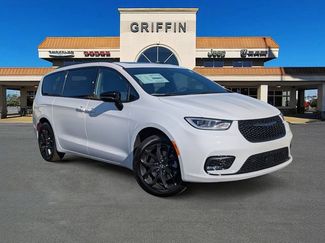 New 2026 Chrysler Pacifica Limited w/ S Appearance Package AWD/4WD video 1