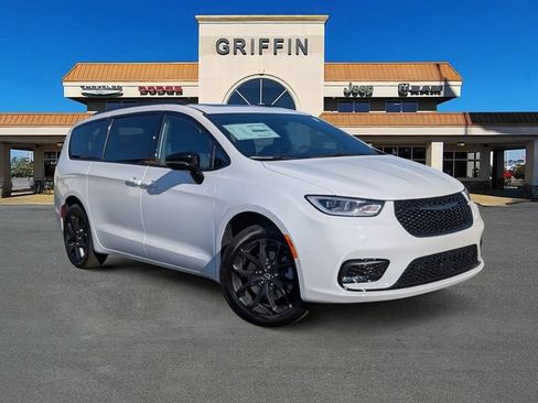 New 2026 Chrysler Pacifica Limited w/ S Appearance Package AWD/4WD image 1