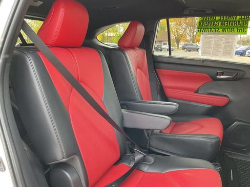 Used 2023 Toyota Highlander XSE image 42