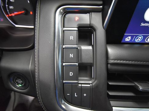 Used 2021 Chevrolet Tahoe Z71 w/ Z71 Signature Package AWD/4WD image 16