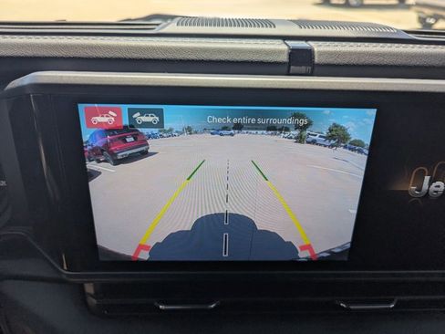 Used 2025 Jeep Wrangler Rubicon image 14