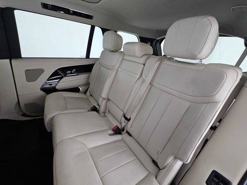 Used 2023 Land Rover Range Rover Long Wheelbase SE image 19