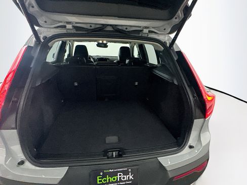 Used 2025 Volvo XC40 B5 Core image 29