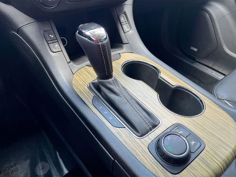 Used 2019 GMC Acadia Denali w/ Technology Package FWD image 17