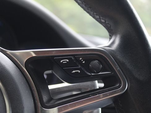 Used 2017 Porsche Macan AWD/4WD image 26