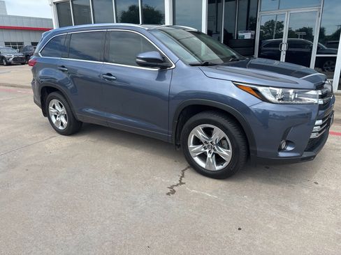 Used 2018 Toyota Highlander Limited FWD image 4