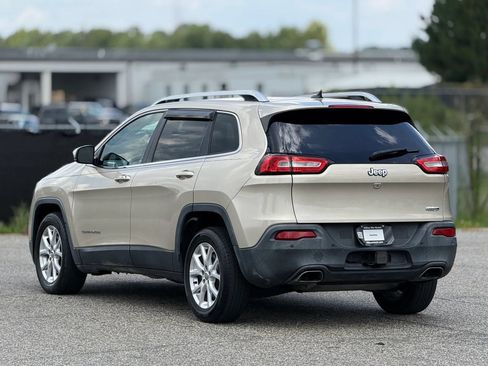 Used 2015 Jeep Cherokee Latitude w/ Comfort/Convenience Group FWD image 10