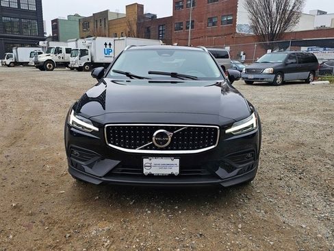 Certified 2024 Volvo V60 B5 Cross Country Plus image 6