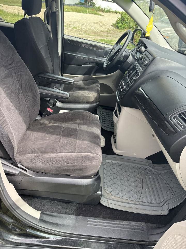 Used 2013 Dodge Grand Caravan SE FWD image 22