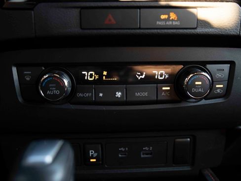 Used 2022 Nissan Frontier PRO-4X w/ Technology Package image 9