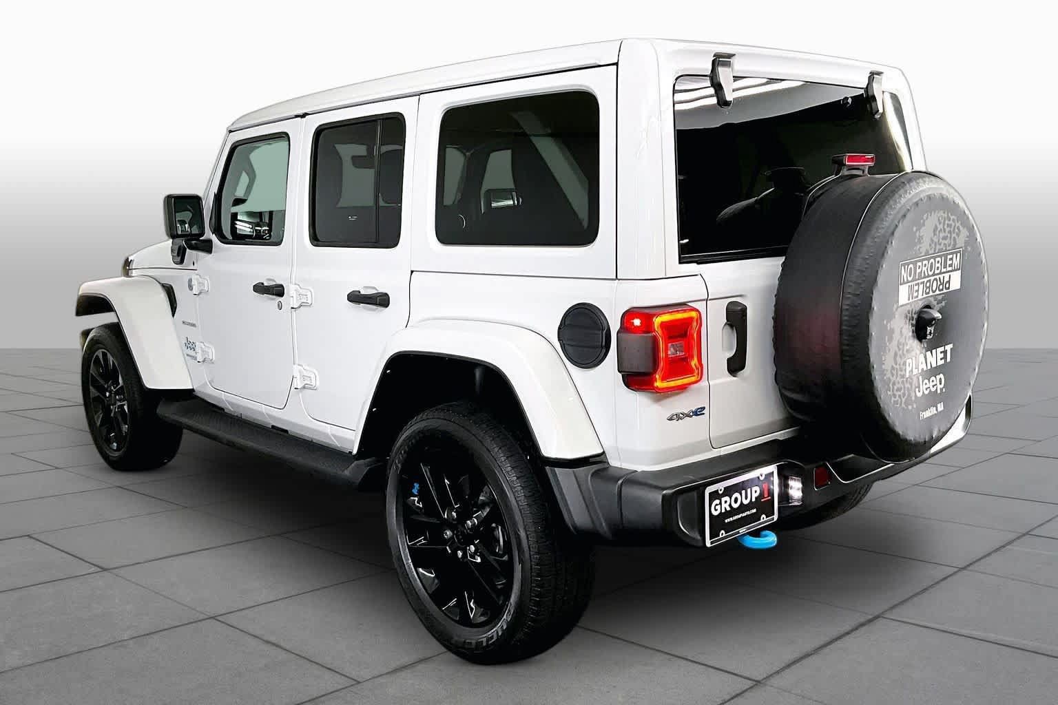 Used 2022 Jeep Wrangler Unlimited Sahara w/ Cold Weather Group AWD/4WD image 11