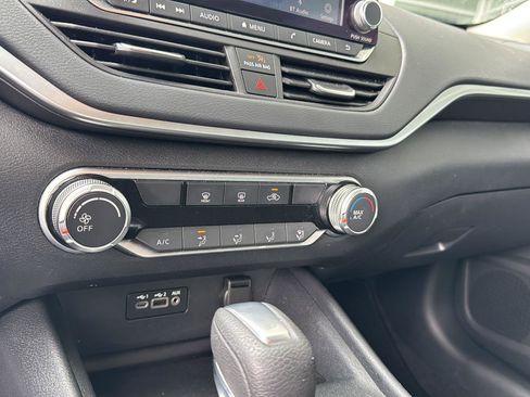 Used 2022 Nissan Altima 2.5 SV image 21