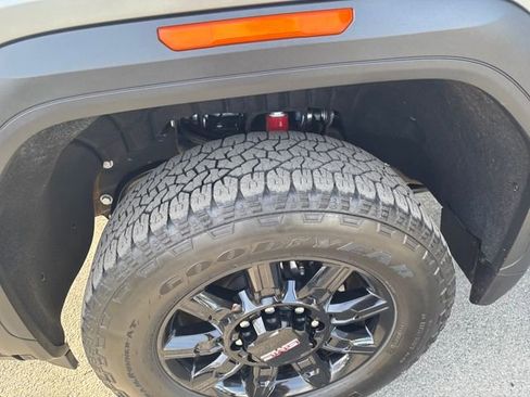 Used 2025 GMC Sierra 2500 AT4 image 31