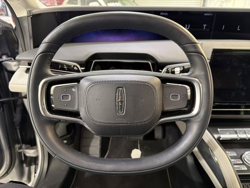 Used 2024 Lincoln Nautilus Premier image 15