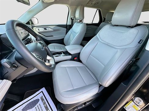 Used 2025 Ford Explorer Active w/ Active Comfort Package image 20
