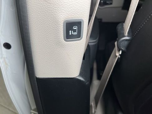 Used 2024 Chrysler Pacifica Limited FWD image 55