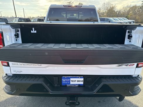 Used 2025 Chevrolet Silverado 2500 ZR2 w/ Technology Package image 35