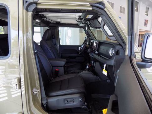 New 2026 Jeep Gladiator Sport AWD/4WD image 25