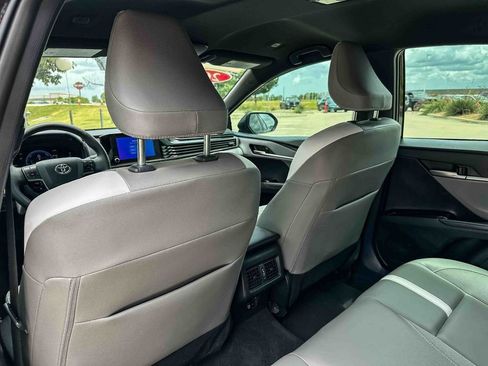 Used 2025 Toyota Camry SE w/ Convenience Package FWD image 17