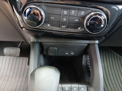 Used 2024 Chevrolet TrailBlazer LT w/ LT Cold Weather Package FWD image 32