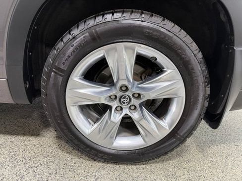 Used 2018 Toyota Highlander Limited AWD/4WD image 34