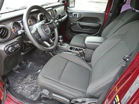 Used 2021 Jeep Gladiator Sport image 19