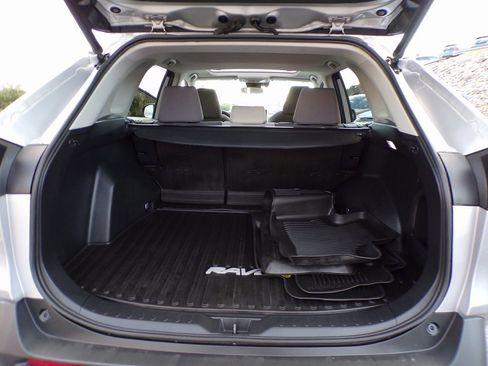 Used 2022 Toyota RAV4 XLE image 14