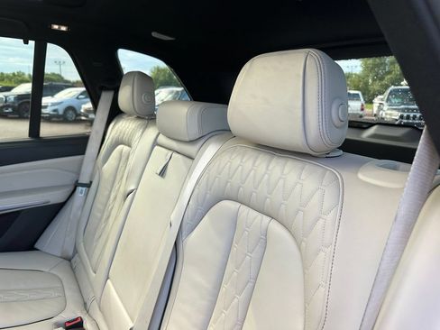 Used 2019 BMW X5 xDrive50i w/ M Sport Package AWD/4WD image 25