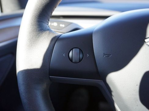 Used 2023 Tesla Model Y Long Range image 44