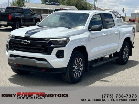 Used 2025 Chevrolet Colorado Z71 AWD/4WD image 3