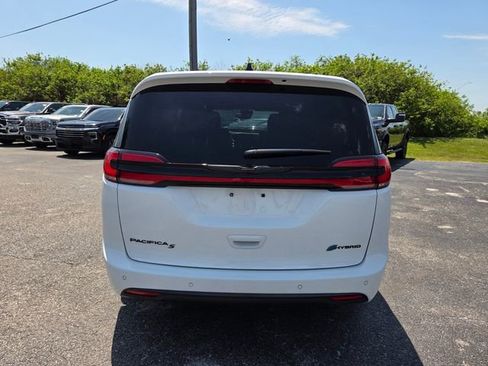 Used 2024 Chrysler Pacifica Limited FWD image 10