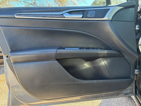 Used 2014 Ford Fusion SE w/ Equipment Group 202A image 11