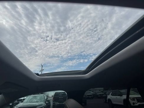 New 2026 Chevrolet Trax ACTIV w/ Sunroof Package FWD image 5