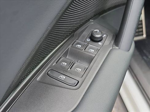 New 2026 Volkswagen Tiguan SEL R-Line AWD/4WD image 5