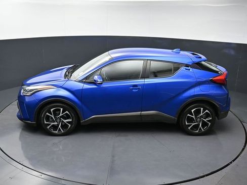 Used 2021 Toyota C-HR XLE image 18