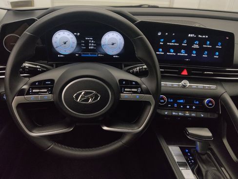 Used 2023 Hyundai Elantra SEL w/ Convenience Package FWD image 22